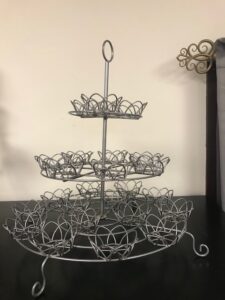 tiered wire cupcake holder